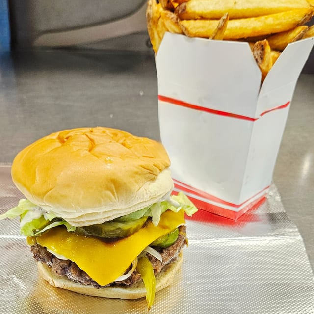Clint Eastwood Burger w/FF.